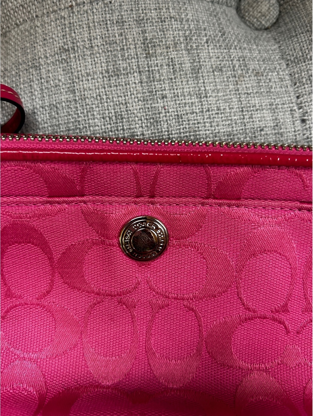 Coach Signature C Jacquard Wristlet Hot Pink Patent Leather Y2K - Picture 2 of 8